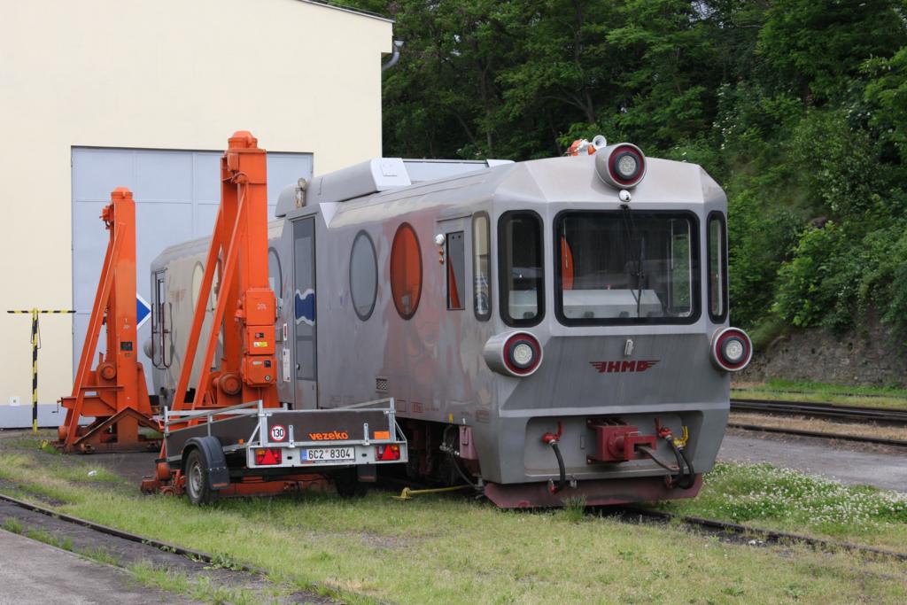 Am 13.06.2016 traf ich diesen M 27 Schmalspurtriebwagen, die genaue Nummer fehlt mir leider, abgestellt vor dem Lokschuppen in Jindrichuv Hradec an.
