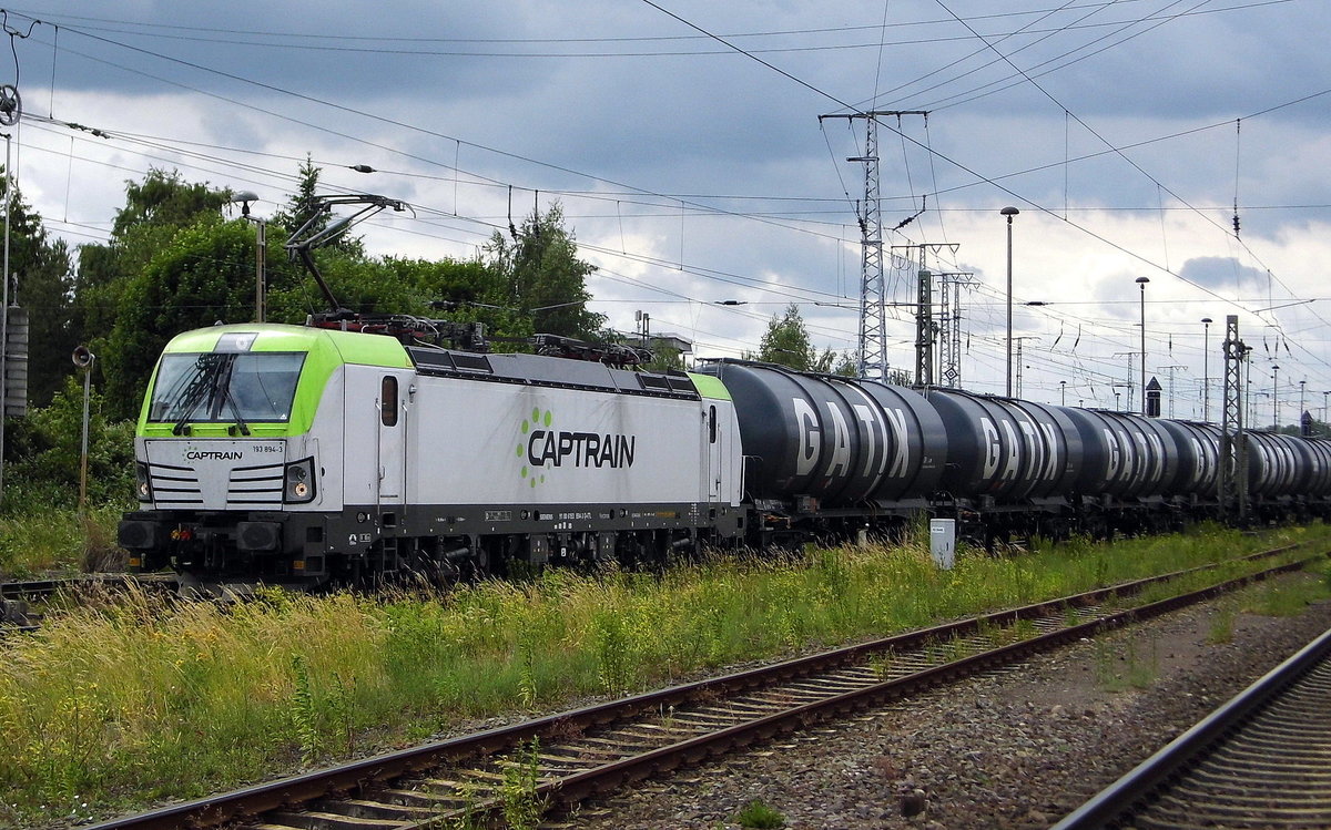 Am 13.06.2017 kam die 193 894-3 von CAPTRAIN aus Richtung Salzwedel nach Stendal und fuhr weiter in Richtung Magdeburg . 