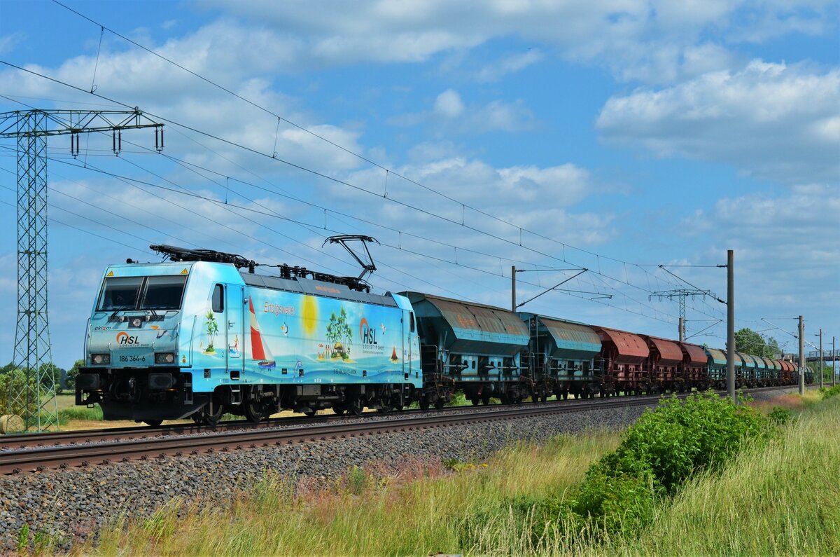 Am 13.06.2021 fuhr 186 364-6 mit mit einem Güterzug durch Vietznitz, in Richtung Hamburg. 
Ort: Vietznitz, 13.06.2021