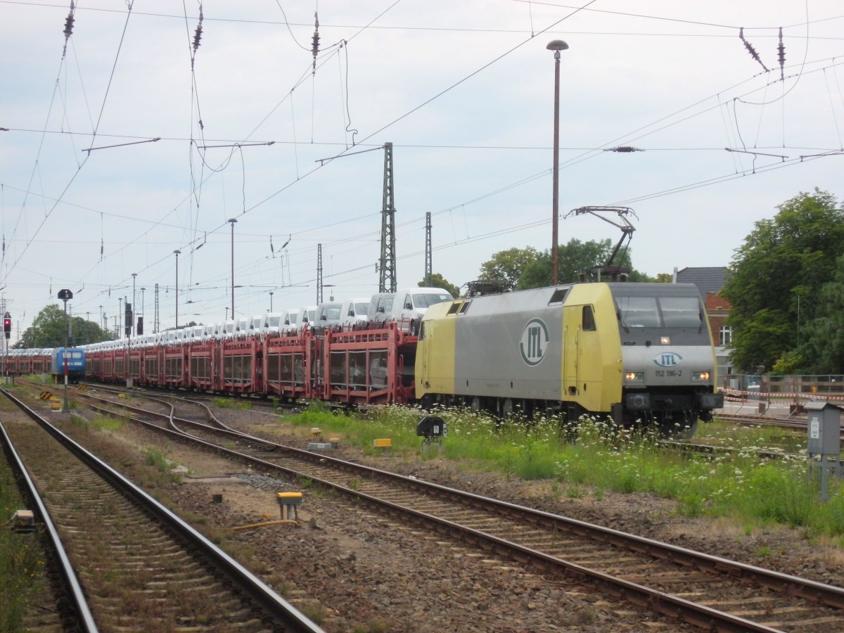 Am 13.07.2014 kam 152 196 mit einem VW Zug aus Richtung Berlin nach Stendal und fuhr weiter in Richtung Hannover.