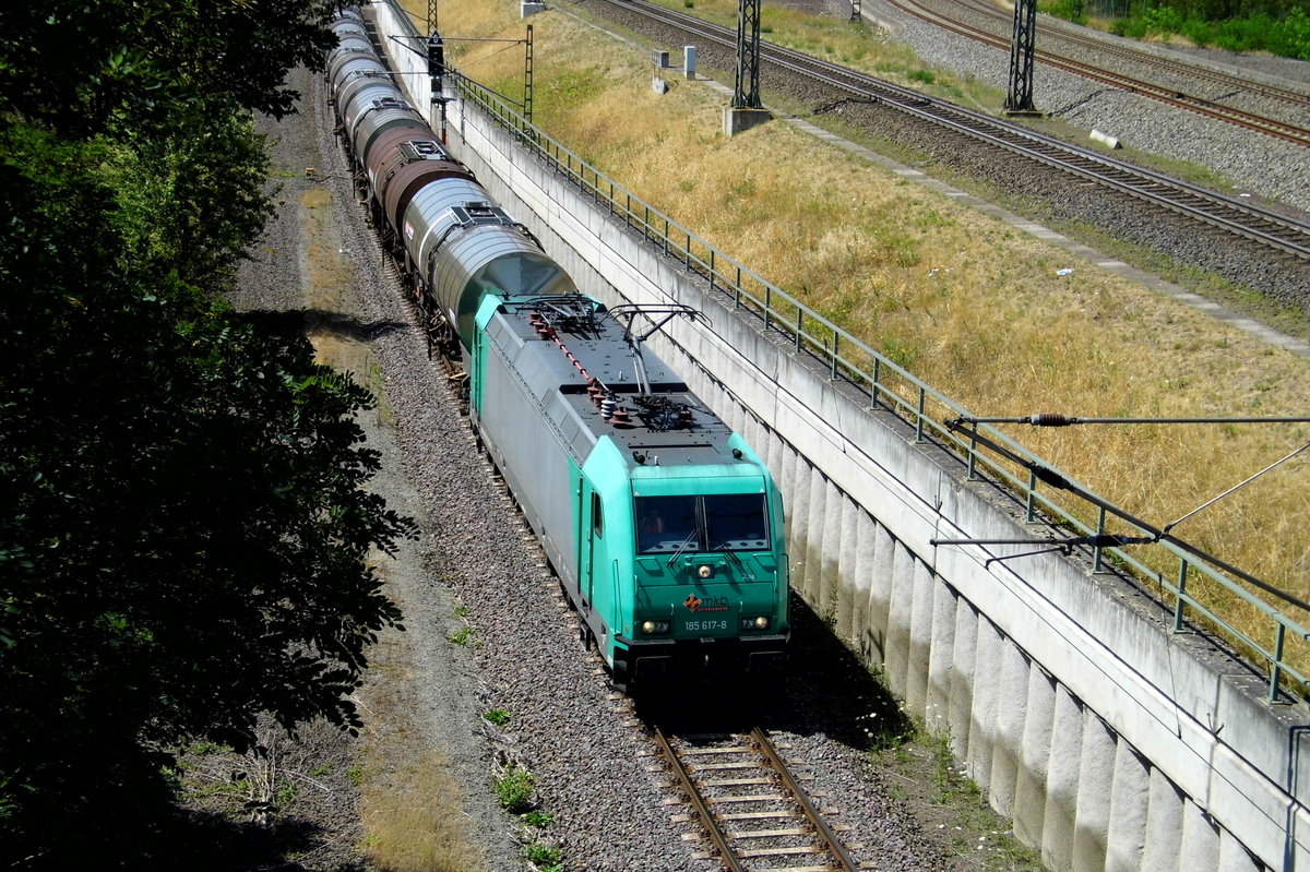 Am 13.07.2018 kam die 185 617-8 von der mkb - Mindener Kreisbahnen GmbH, aus Richtung Braunschweig nach Stendal .