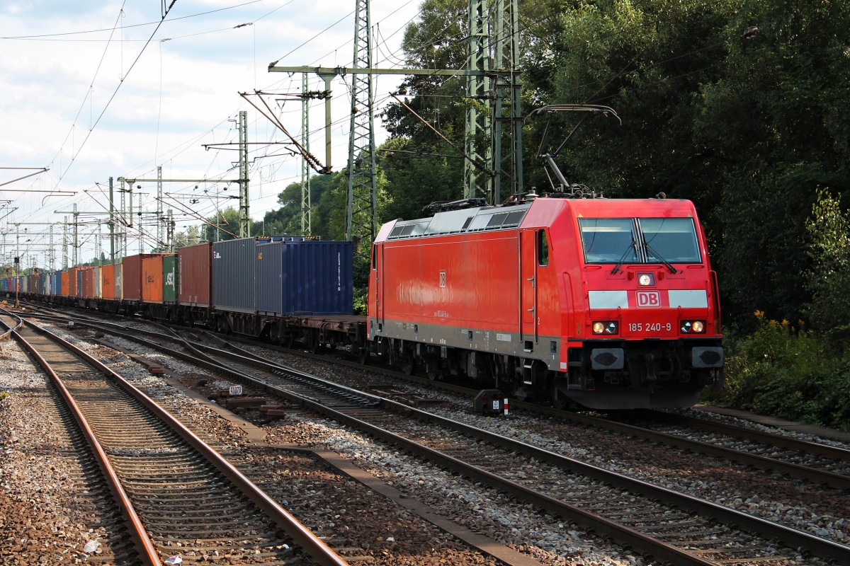 Am 13.08.2014 fuhr 185 240-9 mit einem Containerzug durch Hamburg Harburg gen Hafen.