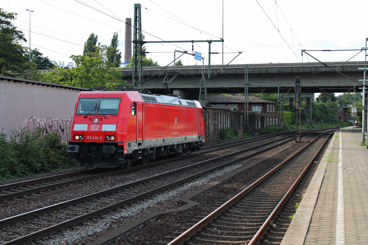 Am 13.08.2014 fuhr 185 240-9, nachdem sie einen Containerzug in den Hafen von Hamburg brachte, nun als Tfzf durch Harburg gen Maschen.