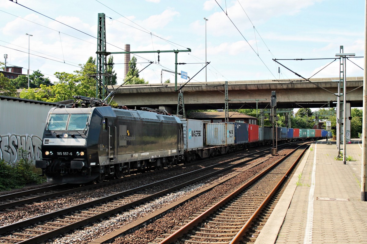 Am 13.08.2014 fuhr MRCE/CFL Cargo 185 557-6 mit einem Kistenzug aus Richtung Hafen durch Hamburg Harburg gen Maschen.