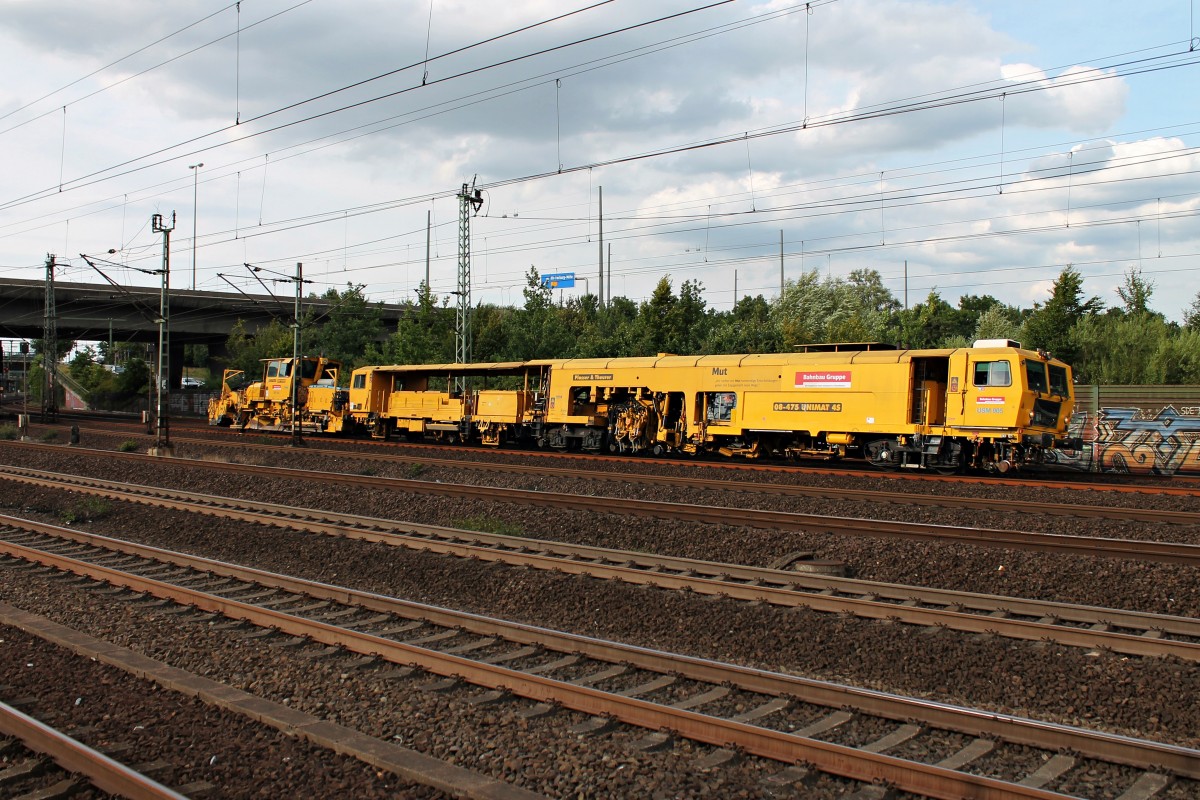 Am 13.08.2014 fuhr diese Schienenstopfmaschiene 08-475 UNIMAT 4S  USM 905  aus Richtung Norden durch Harburg durch.