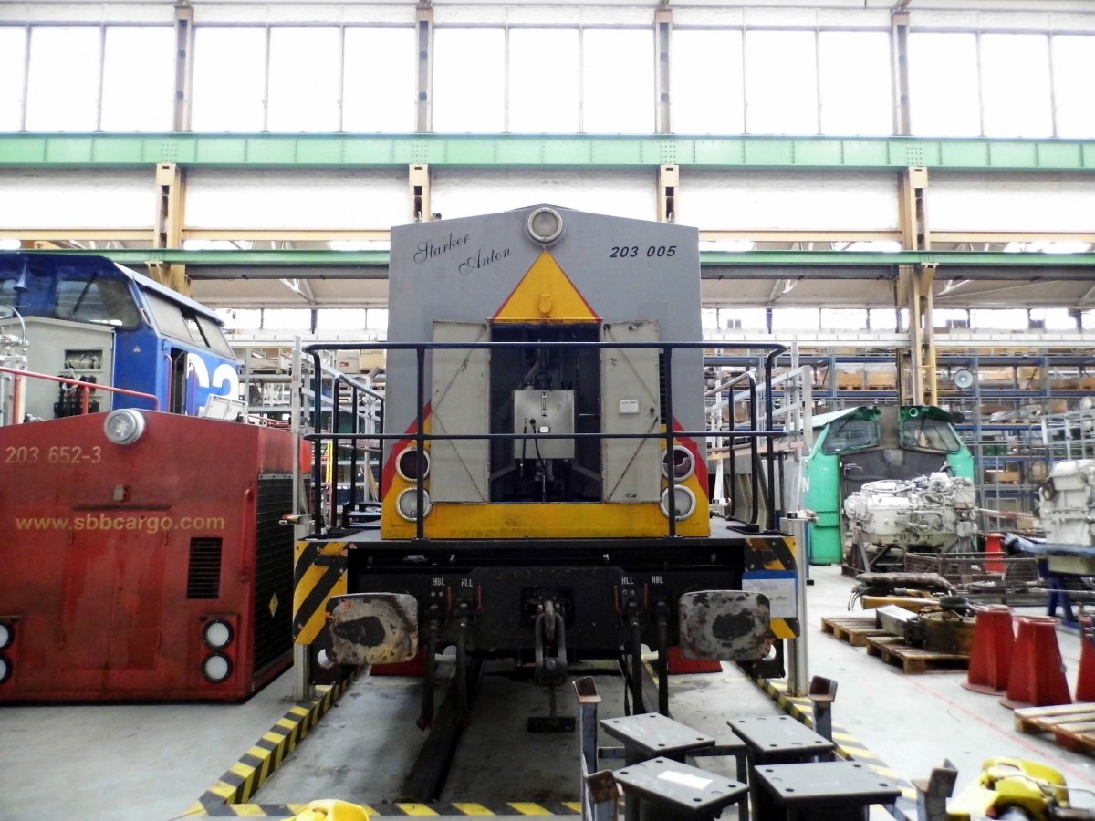 Am 13.09.2015 war Tag des offenen Denkmals dar stand die 203 005 von der RRI - Rhenus Rail St. Ingbert GmbH, im RAW Stendal .