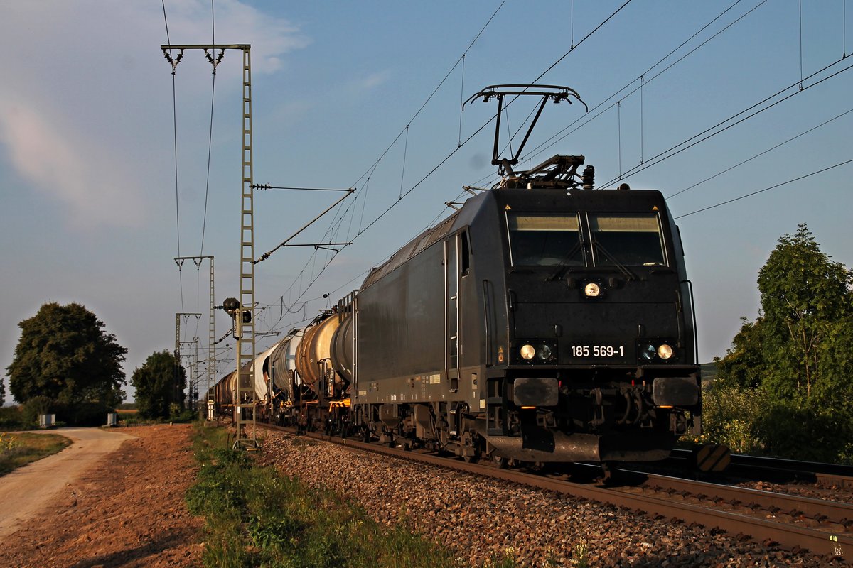 Am 13.09.2016 bespannte MRCE/SBBCI 185 569-1 den DGS 49069 (Ludwigshafen BASF Ubf - Muttenz), als sie bei Müllheim (Baden) in RIchtung Zielbahnhof fuhr.