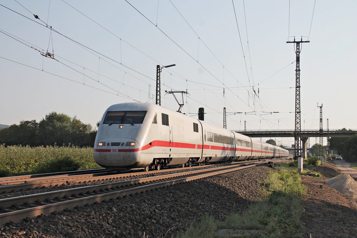 Am 13.09.2016 fuhr 401 016-1  Pforzheim  als ICE 274 (Basel SBB - Berlin Ostbahnhof) bei Müllheim (Baden) auf der KBS 703 in Richtung Freiburg (Breisgau).