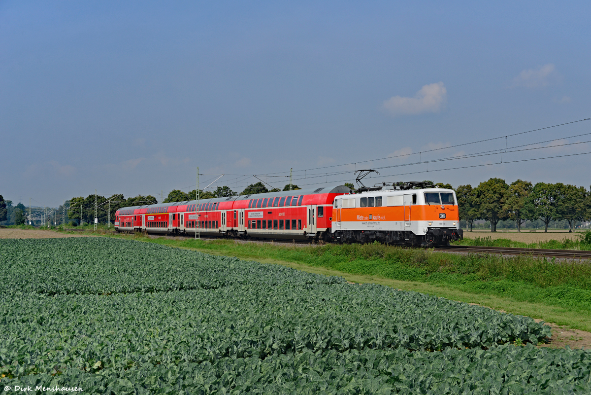 Am 13.09.2021 ist 111 111 mit einer RB 48 auf der linken Rheinstrecke bei Brühl in Richtung Süden unterwegs.