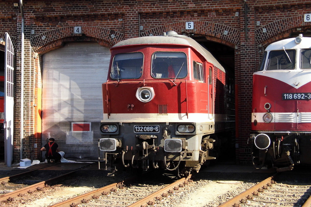 Am 13.10.2018 Herbstfest im Historischen Lokschuppen Wittenberge stand die 132 088-6 von der SRS - Salzland Rail Service GmbH,