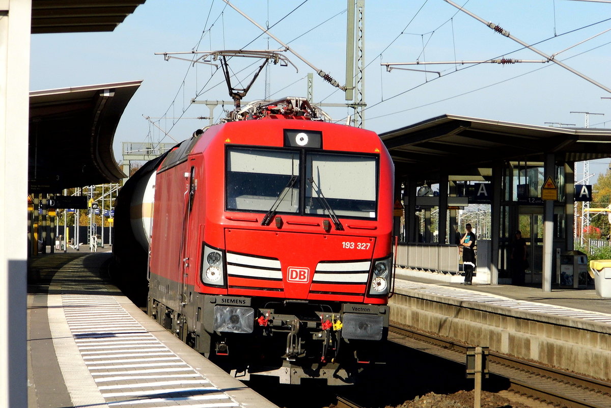Am 13.10.2018 kam die 193 327-4 von der DB Cargo Deutschland AG, aus Richtung Hamburg nach Wittenberge und fuhr weiter in Richtung Berlin.