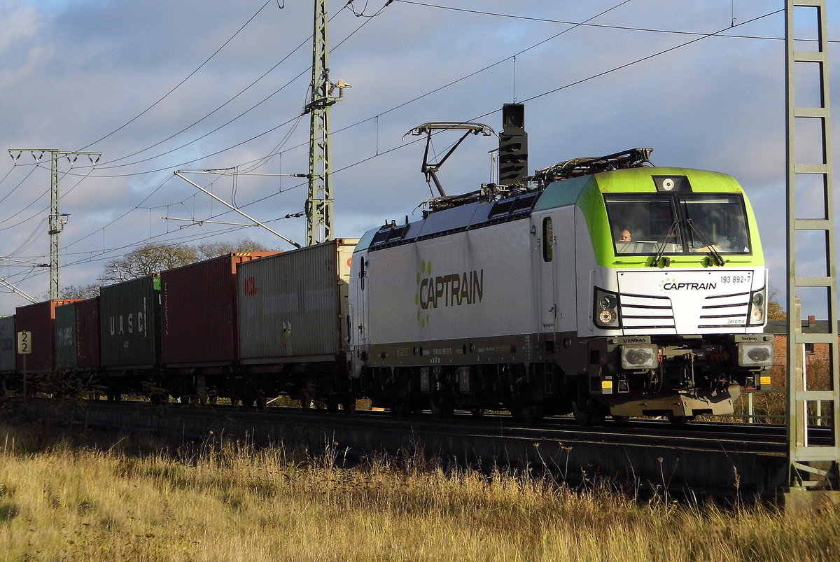 Am 13.11.2017 kam die 193 892-7 [Name: Jérôme] von CAPTRAIN aus Richtung Stendal und fuhr weiter in Richtung Salzwedel. 