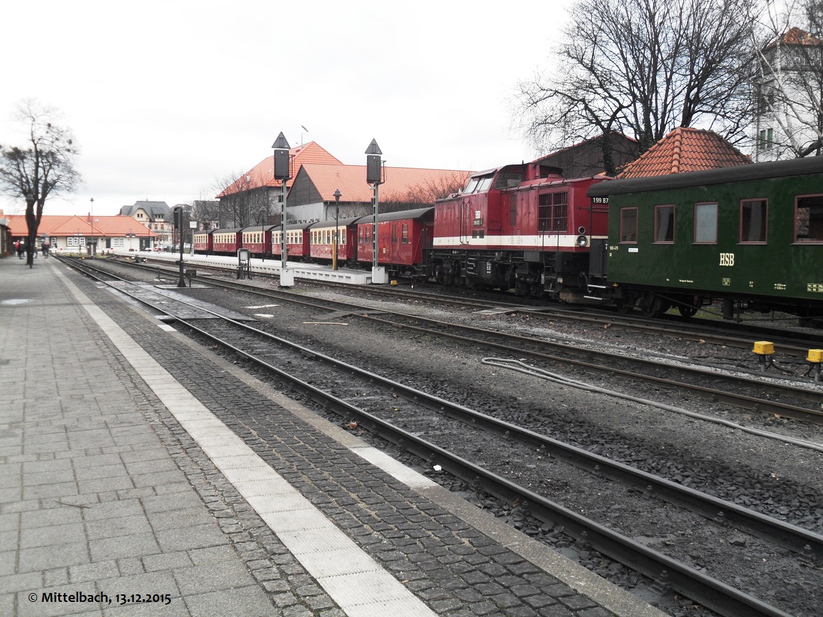Am 13.12.2015 stellt hier gerade 199 872 den Zug nach Eisfelder Talmühle in Wernigerode bereit.