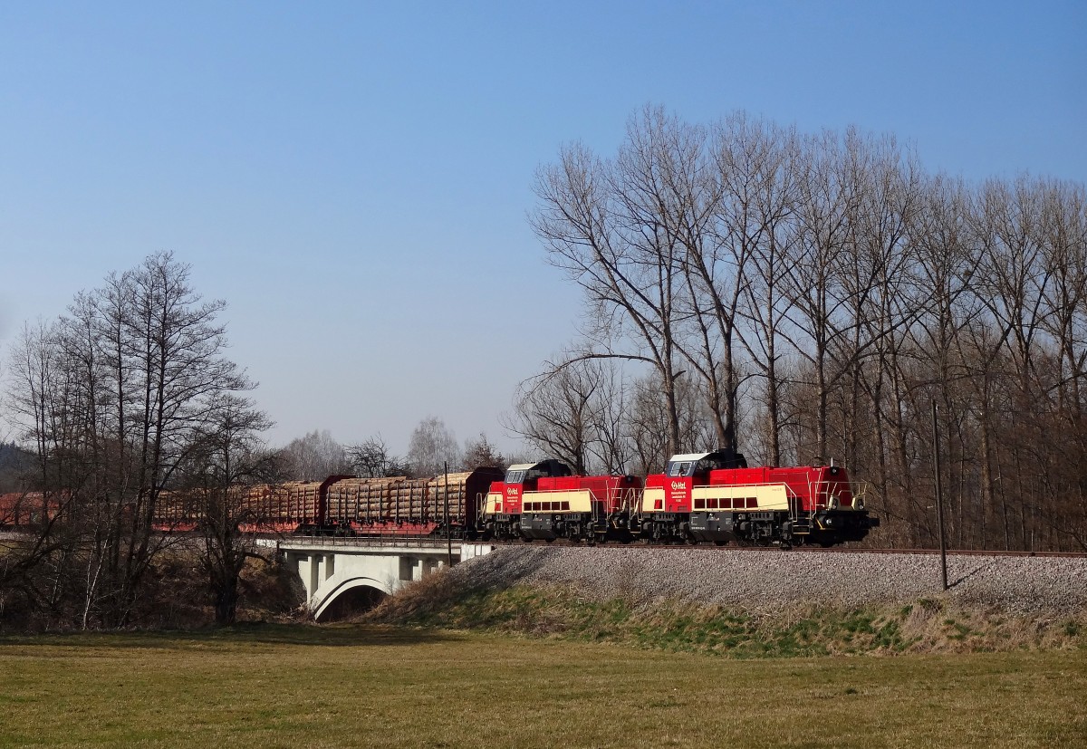 Am 13.3.14 fuhr der HzL Salzzug mit den stärksten Loks der HzL. 
Aber da eine Lok ja nicht genug ist, gibt es die gleiche die doppelte Ladung!
Klasse Aussehen, klasse Sound, super Wetter, so kanns doch immer sein! ;)

Aufgenommen nahe des ehemaligen Bahnhofes Lindich Weilheim