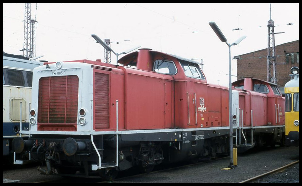 Am 13.4.2001 stand die bereits ausgemusterte DB 212005 im BW Osnabrück.