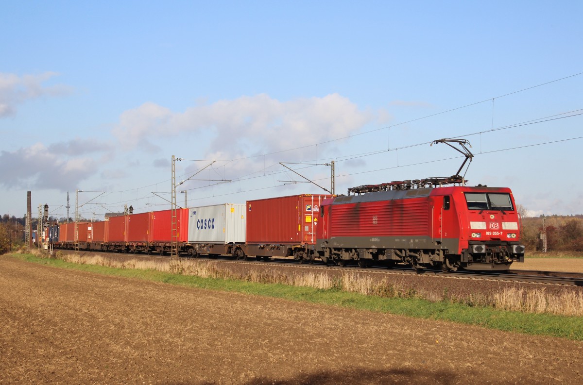 Am 13.November 2013 war DBSR 189 055 mit einem Containerzug sdlich von Elze(Han) auf dem Weg Richtung Sden.
