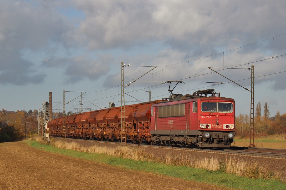 Am 13.November 2013 war DBSR 155 125 mit einem leeren Kalizug bei Elze(Han) auf dem Weg Richtung Sden.