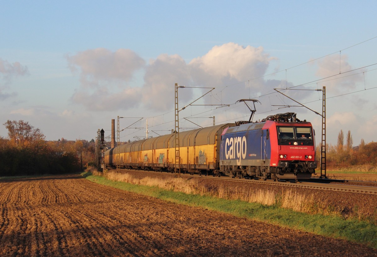 Am 13.November 2013 war SBBC/TXL 482 031 mit einem Altmann-Zug bei Elze(Han) auf dem Weg Richtung Sden.