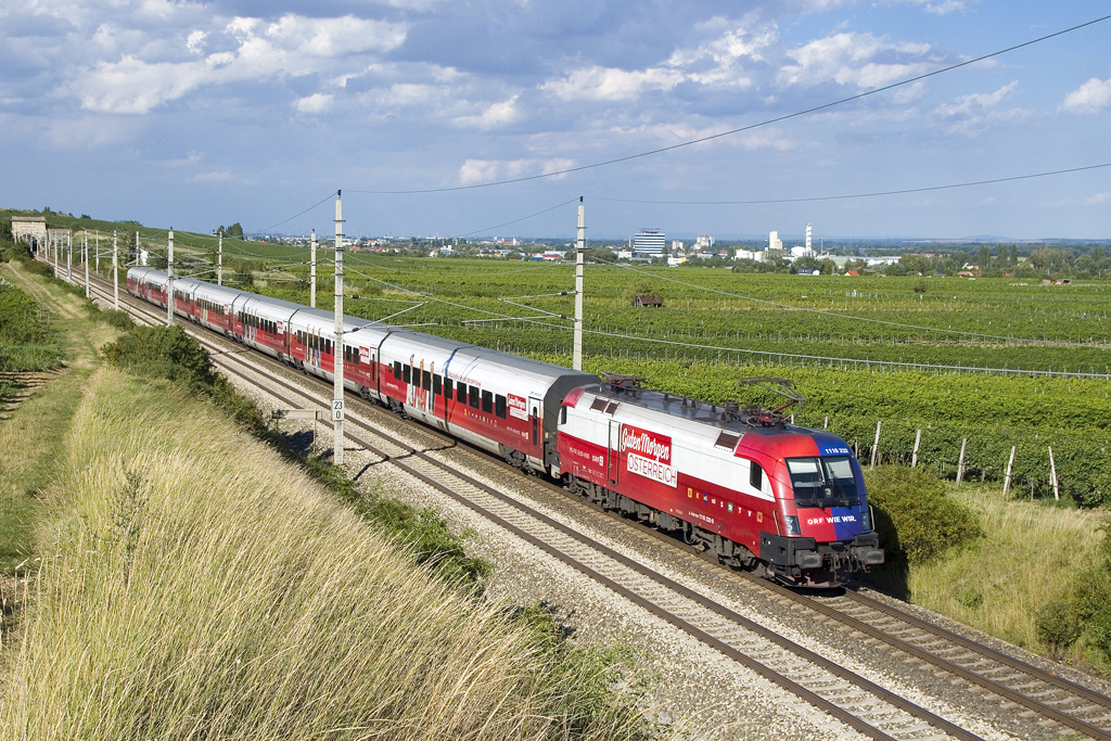 Am 14. August 2016 ist 1116 232 mitsamt passender Garnitur, welche seit kurzem für das neue ORF-Frühstücksfernsehen mitsamt seinen symathischen Moderatoren, wie Oliver Zeisberger und co. wirbt, mit dem rj 538 von Villach Hauptbahnhof nach Wien Hauptbahnhof unterwegs und konnte bei Pfaffstätten festgehalten werden.