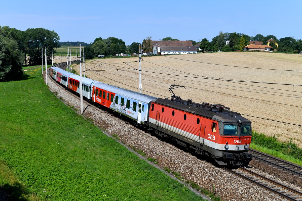 Am 14. Juli 2018 bespannte die 1144.073 den R 5917 von Passau nach Neumarkt-Kallham und hatte am Aufnahmeort Birnsteig ihr Ziel schon fast erreicht. 