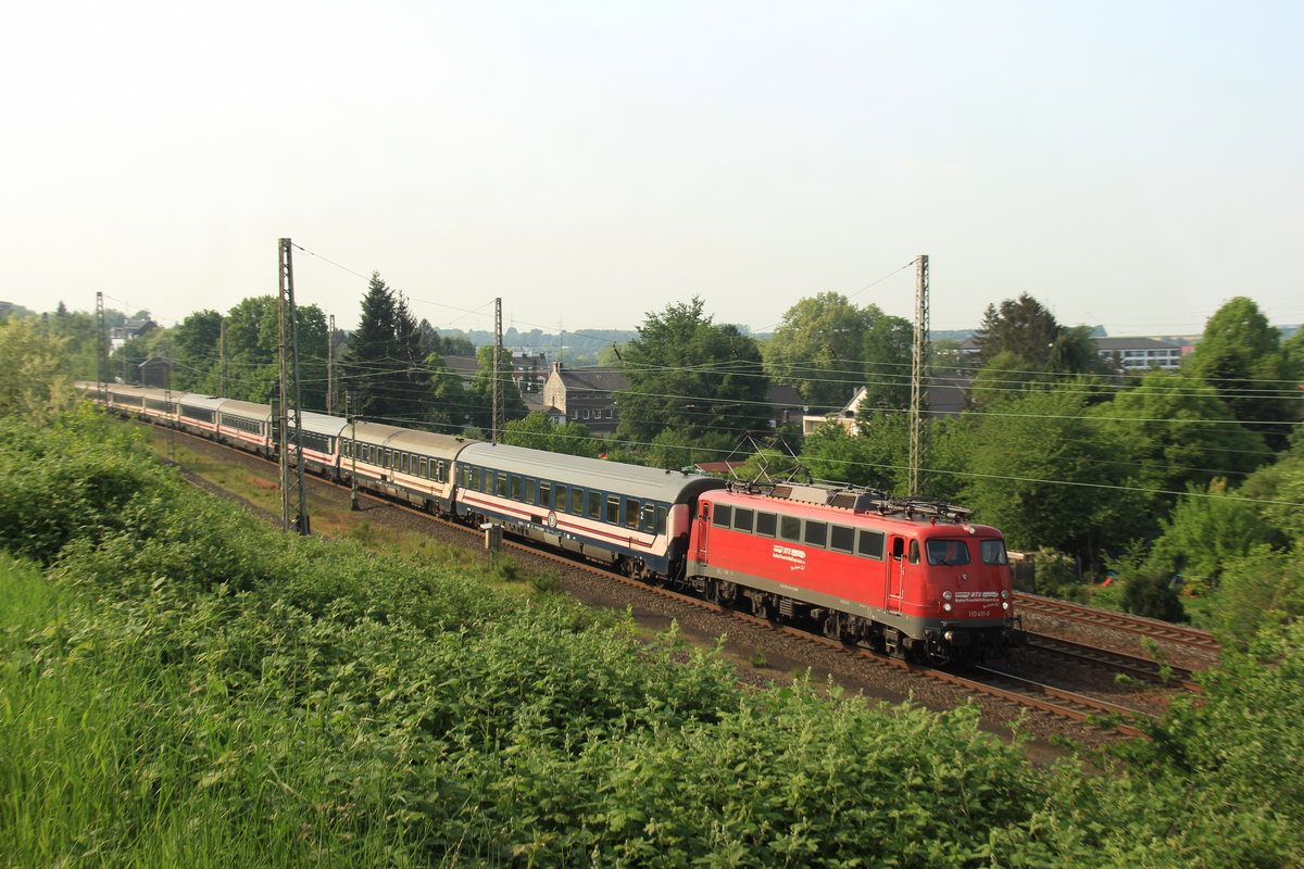 Am 14. Mai 2018 macht sich 110 491 mit einem durchaus intressanten Wagenpark auf den Weg von Aachen nach Linz am Rhein. Die Fahrt führte dann später als Pilgerzug nach Lourdes in Frankreich. 