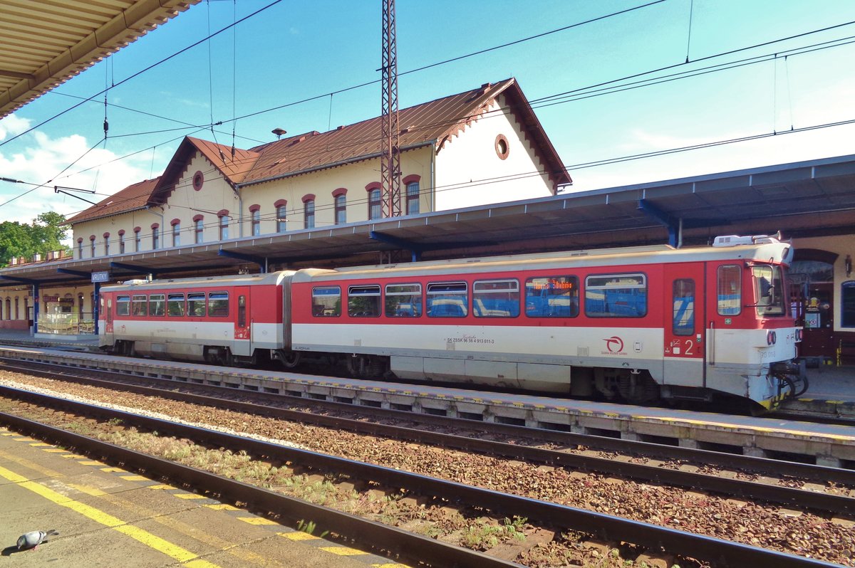 Am 14 Mai 2018 verlässt 913 011 Vrutky.