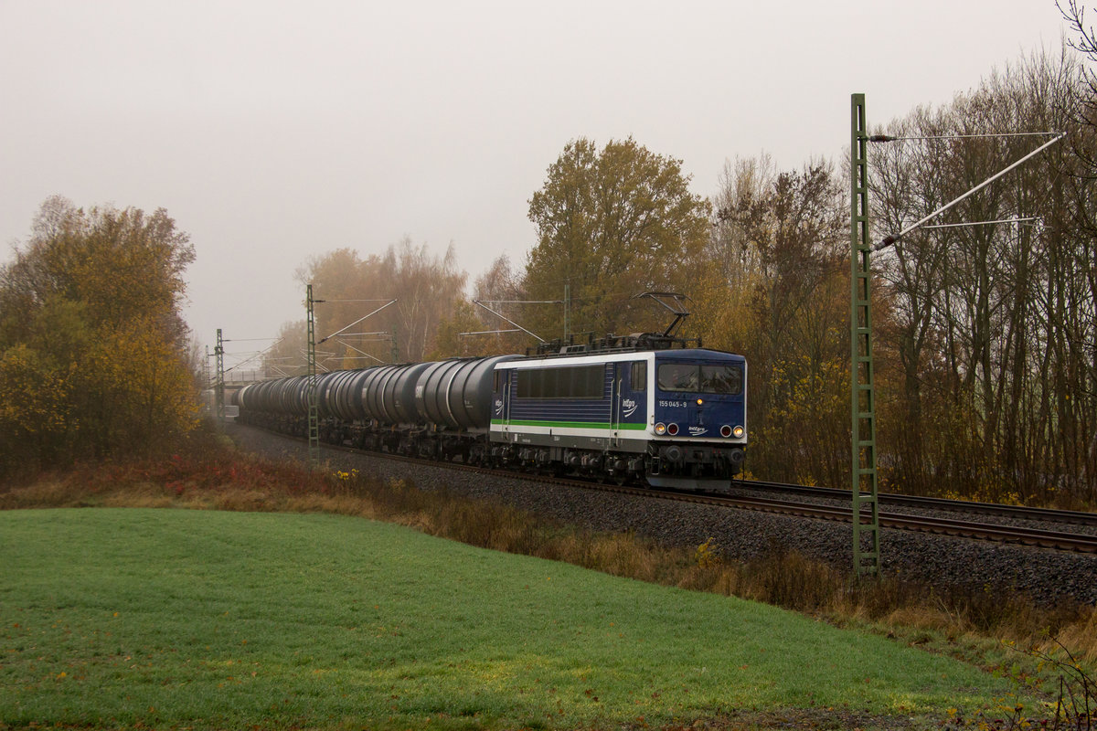 Am 14. November 2018 ist 155 045-9 in der Nähe von Syrau unterwegs in Richtung Plauen. 