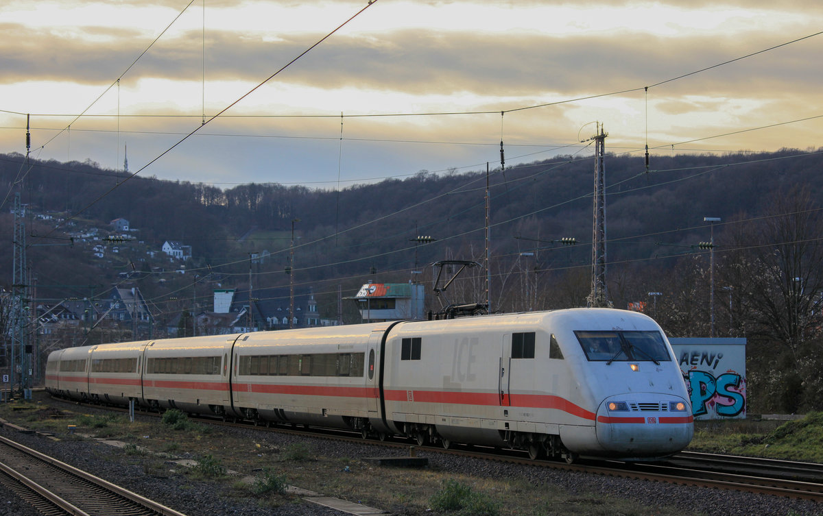 Am 14.01.2021 fuhr 401 083/401 574 als ICE928 nach Hamburg-Altona durch Wuppertal-Steinbeck. 