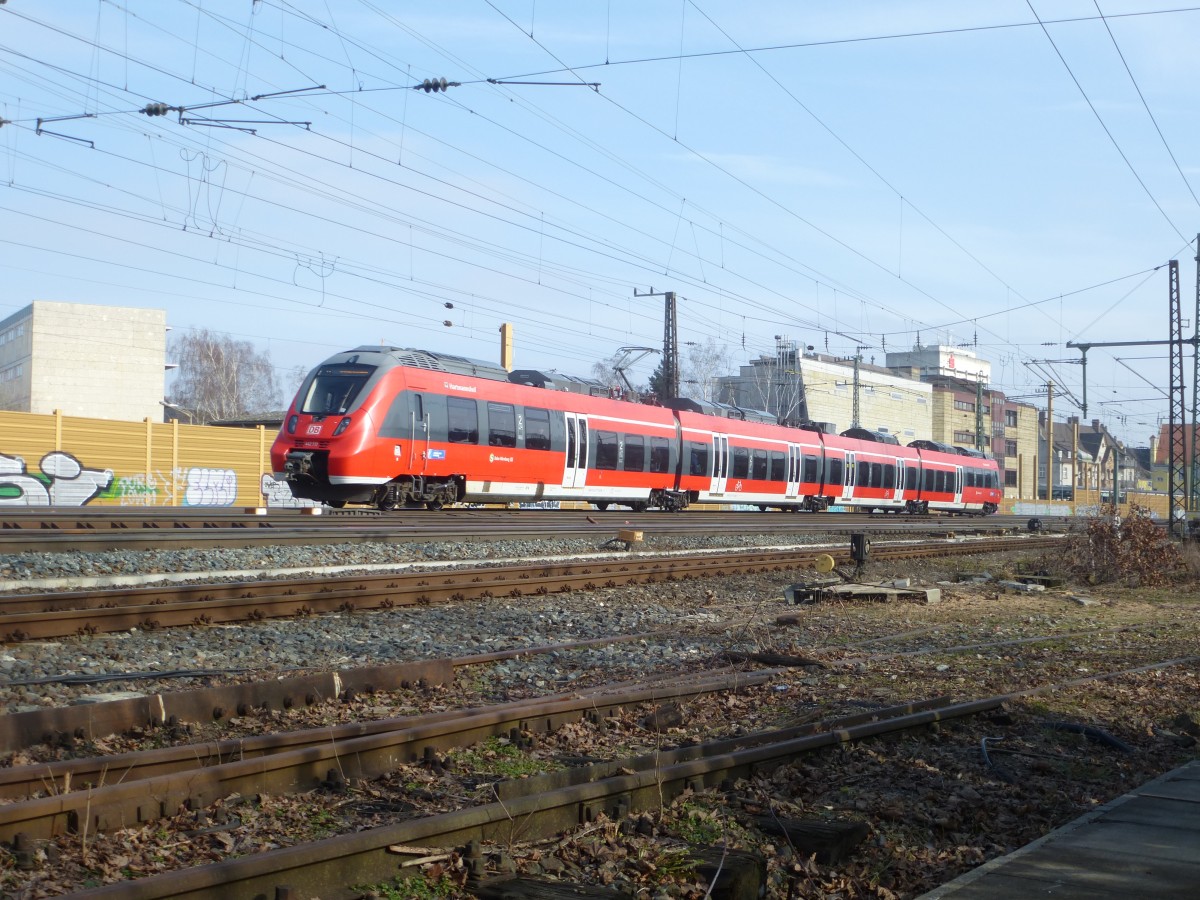 Am 14.02.2015 fuhr 442 717  Hartmannshof  durch Fürth, aufgenommen an der Siebenbogenbrücke.
