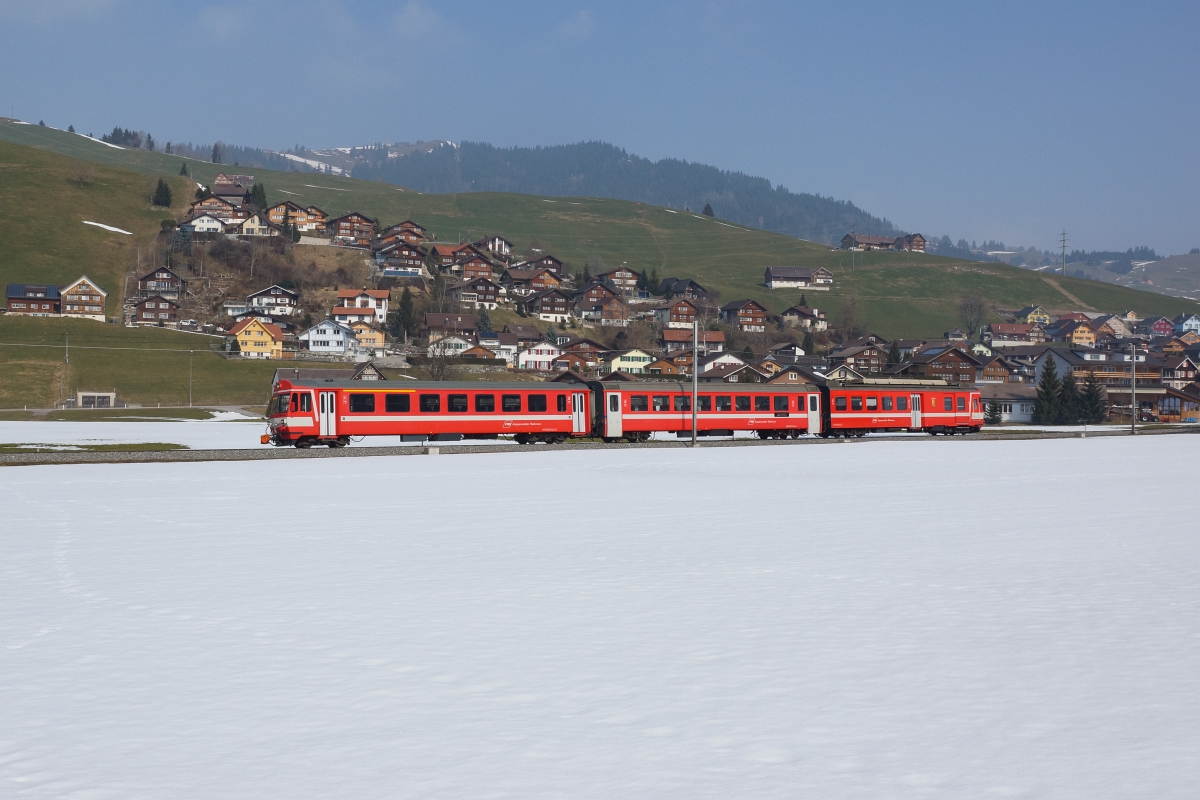 Am 14.03.2015 verlässt ein Pendelzug mit dem ABt 143 an der Spitze Gonten in Richtung Gossau SG.