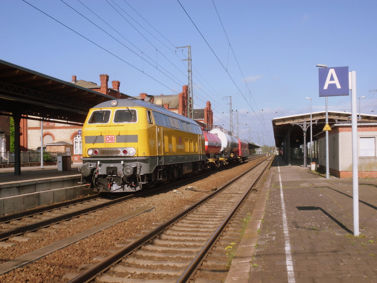 Am 14.05.2017 kam die 218 471 mit dem Ausbildungszug für Gefahrstoffe aus Richtung Berlin nach Stendal und fuhr weiter in Richtung Hannover.