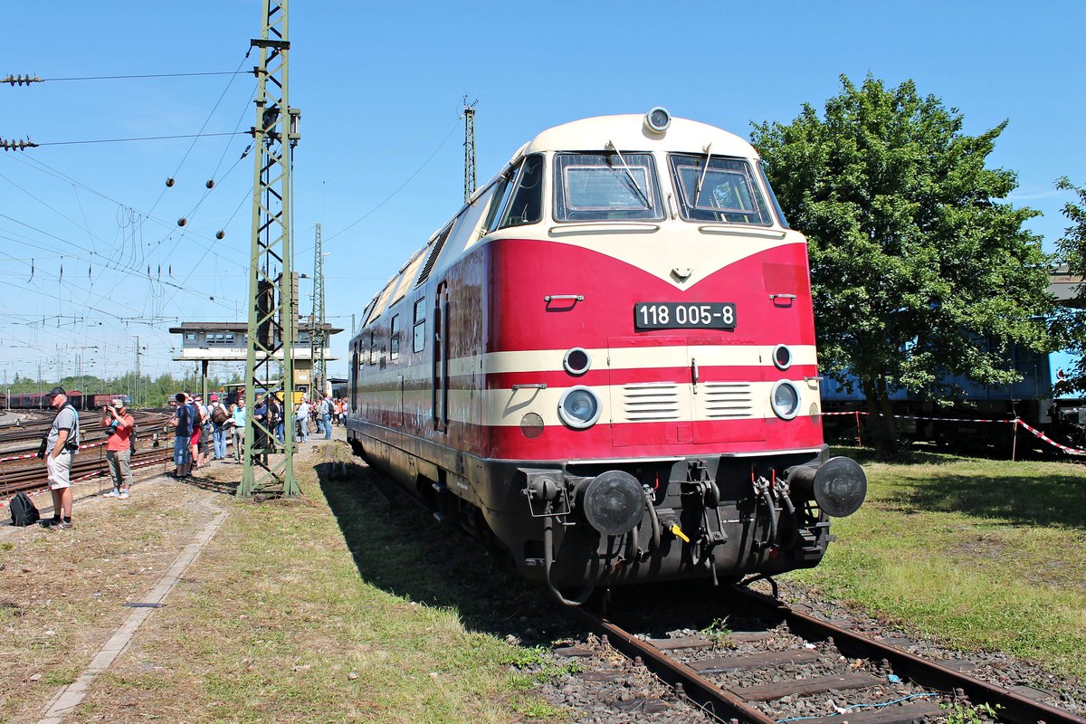 Am 14.06.2015 fand das Sommerfest vom DB Museum in Koblenz Lützel statt, an dem auch die 118 005-8 (228 505-4) von Bahnbestriebswerk Arnstadt historisch e.V. ausgestellt war.