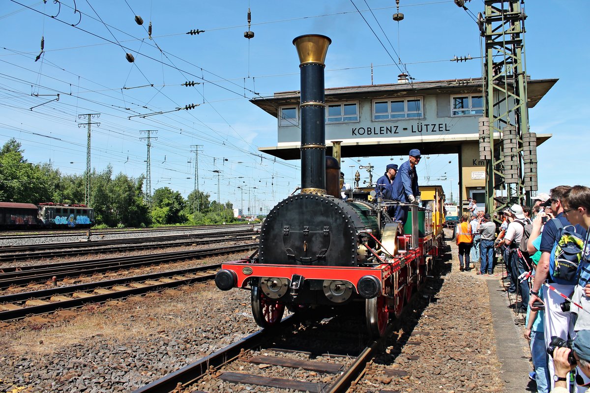 Am 14.06.2015 machte der ADLER mehrere Pendelfahrten im Rangierbahnhof von Koblenz Lützel, anlässlich des Sommerfestes, um vom Publikum besichtigt zu werden.