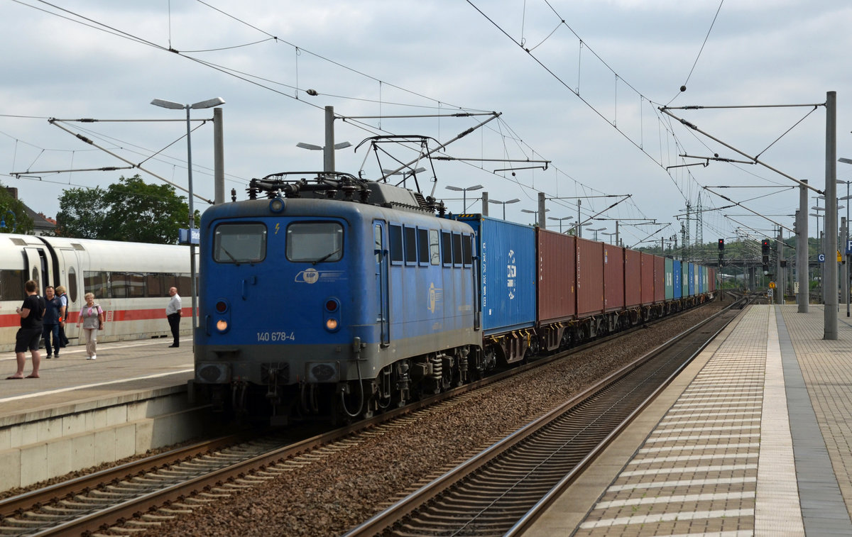 Am 14.07.19 schleppte 140 678 einen Containerzug durch Bitterfeld Richtung Dessau.