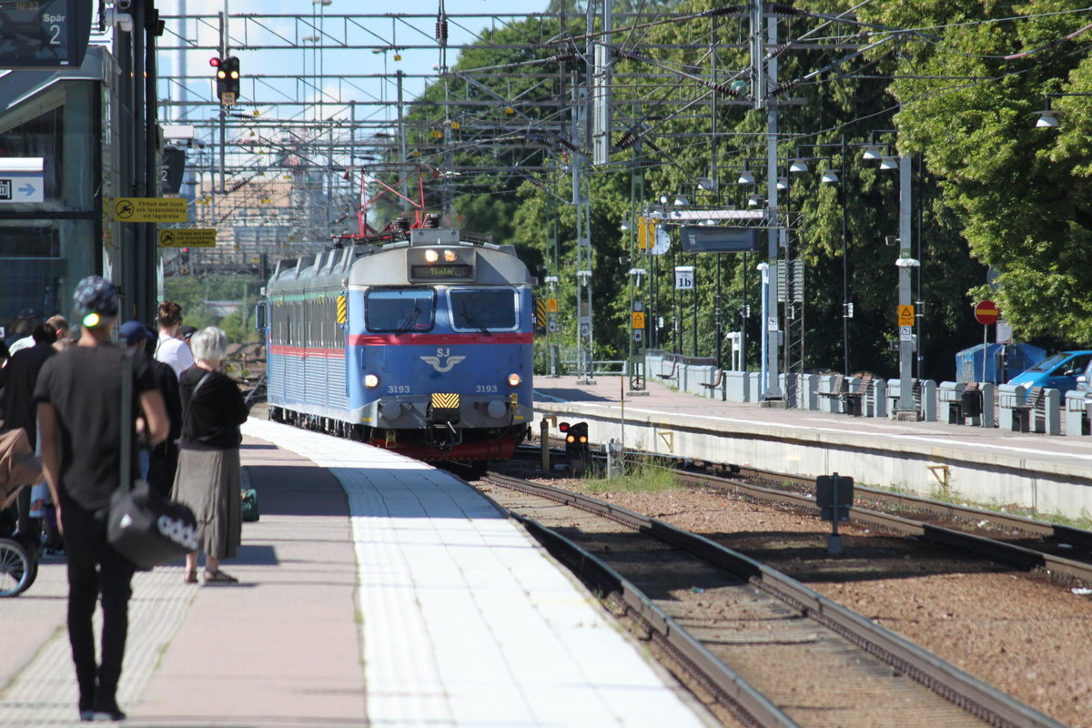 Am 14.07.2017 erreicht RE2120 nach Sala den Bahnhof Västerås C.