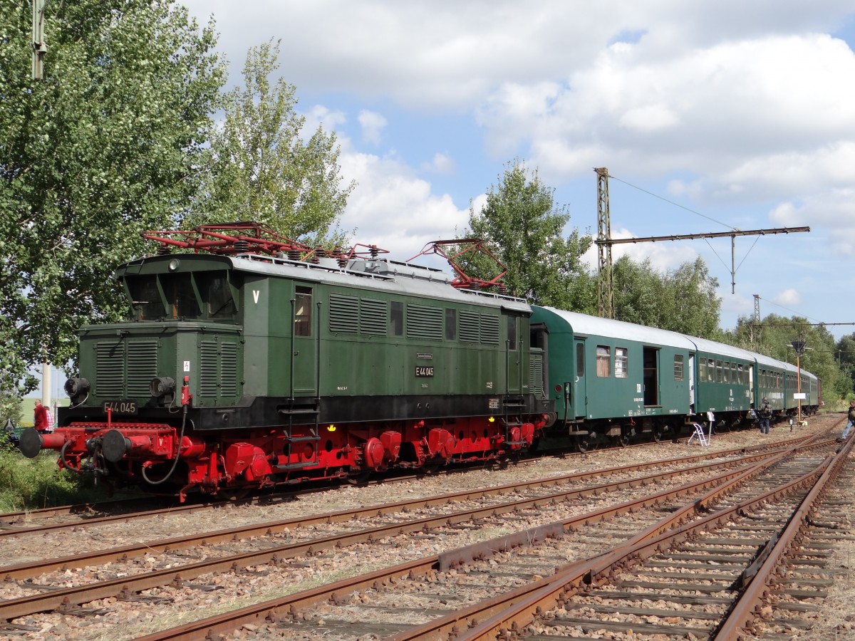 Am 14.09.13 gab es in Chemnitz-Hilbersdorf wieder ein Heizhausfest. Es war das 22. Hier zusehen die E44 045.