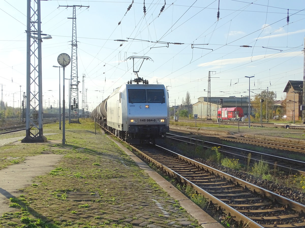 Am 14.10.2017 kam 145 084 mit einem Kesselzug aus Richtung Salzwedel nach Stendal und fuhr weiter in Richtung Magdeburg.