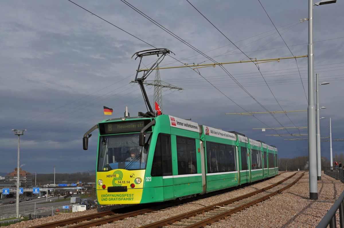 Am 14.12.2014 wurde die verlängerte Tramlinie 8 nach Weil am Rhein mit einem Volksfest feierlich in Betrieb genommen. Be 6/8 Combino 323 fährt zum Zoll Weil Friedlingen.