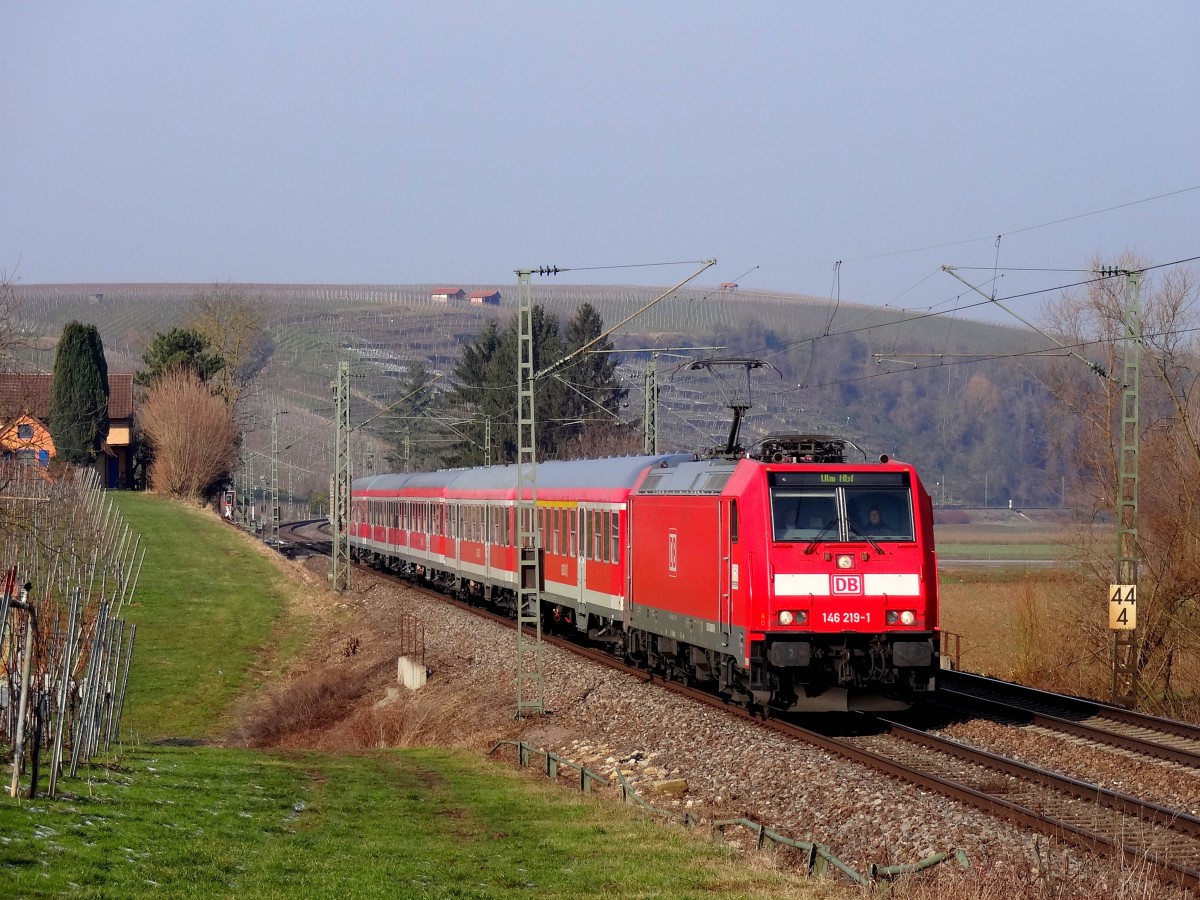 Am 14.2.13 fuhr der Regionalexpress von Mosbach Neckarelz nach Ulm mit 146 219 und n-Wagen. Der Zug erreicht in wenigen Minuten den Bahnhof Lauffen am Neckar. 