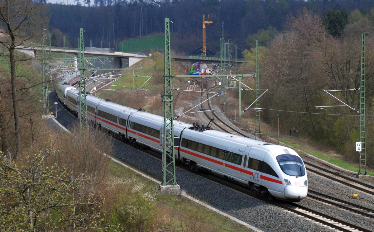 Am 14.4.2012 wird der Verkehr bereits zweigleisig durch den neuen Schlüchterner Tunnel geleitet.