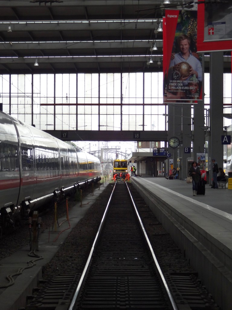 Am 14.5.13 blockierte dieses unscheinbare, kleine hässliche Gefährt das Gleis 18 des Münchener Hauptbahnhofes. 