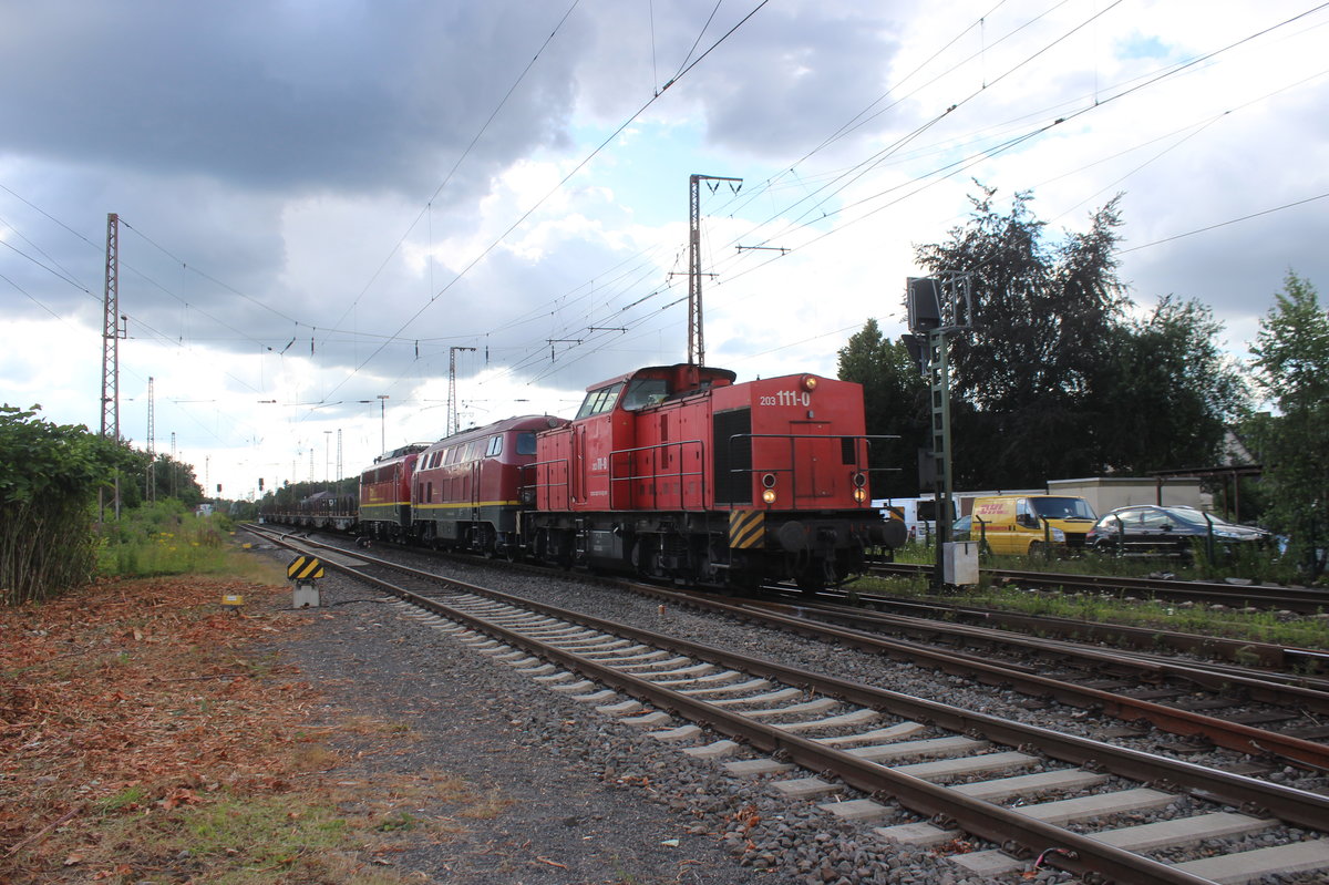Am 14.7.16 machte sich EBM mit gleich 3 Loks auf den Weg über die Hamm-Osterfelder hier am ehemaligen Stellwerk in Recklinghausen-Ost in Richtung Hamm. 203 111 diente als Zuglok.