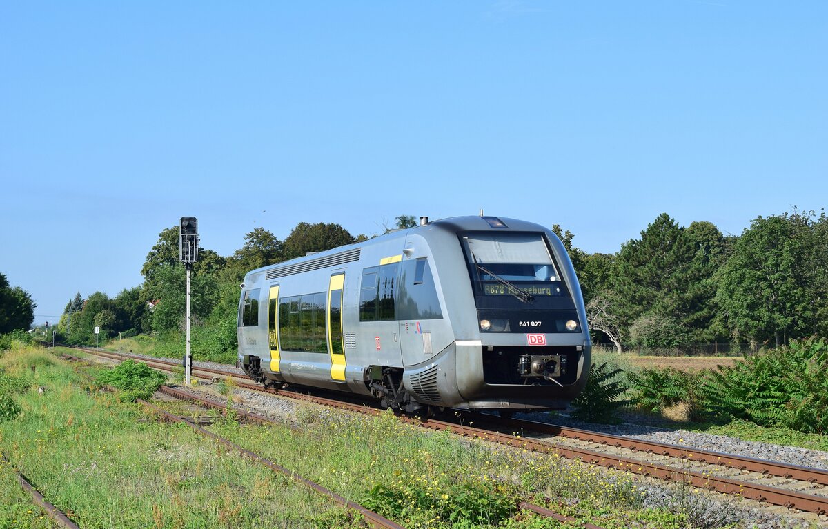 Am 14.8.21 verirrte sich ein Grauwal auf die RB78 nach Querfurt. Normalerweise ist 641 027 wie es auf ihm auch steht auf dem Geithainer unterwegs. Hier erreicht er in Kürze Beuna.

Beuna 14.08.2021