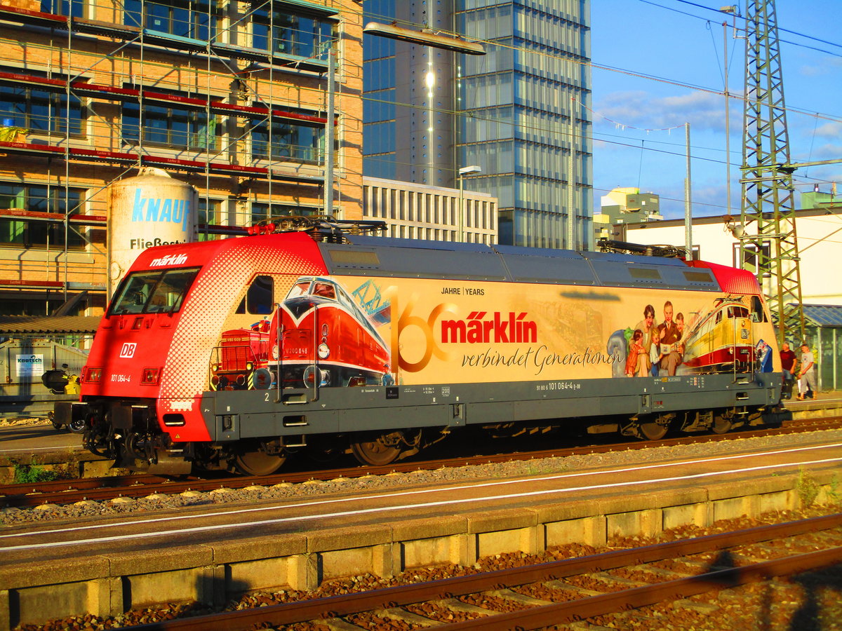 Am 14.9.2019 bekahm ich die 101 064-4 in Göppingen ( Märklin Tage 2019 ) das erst mal vor die linse 