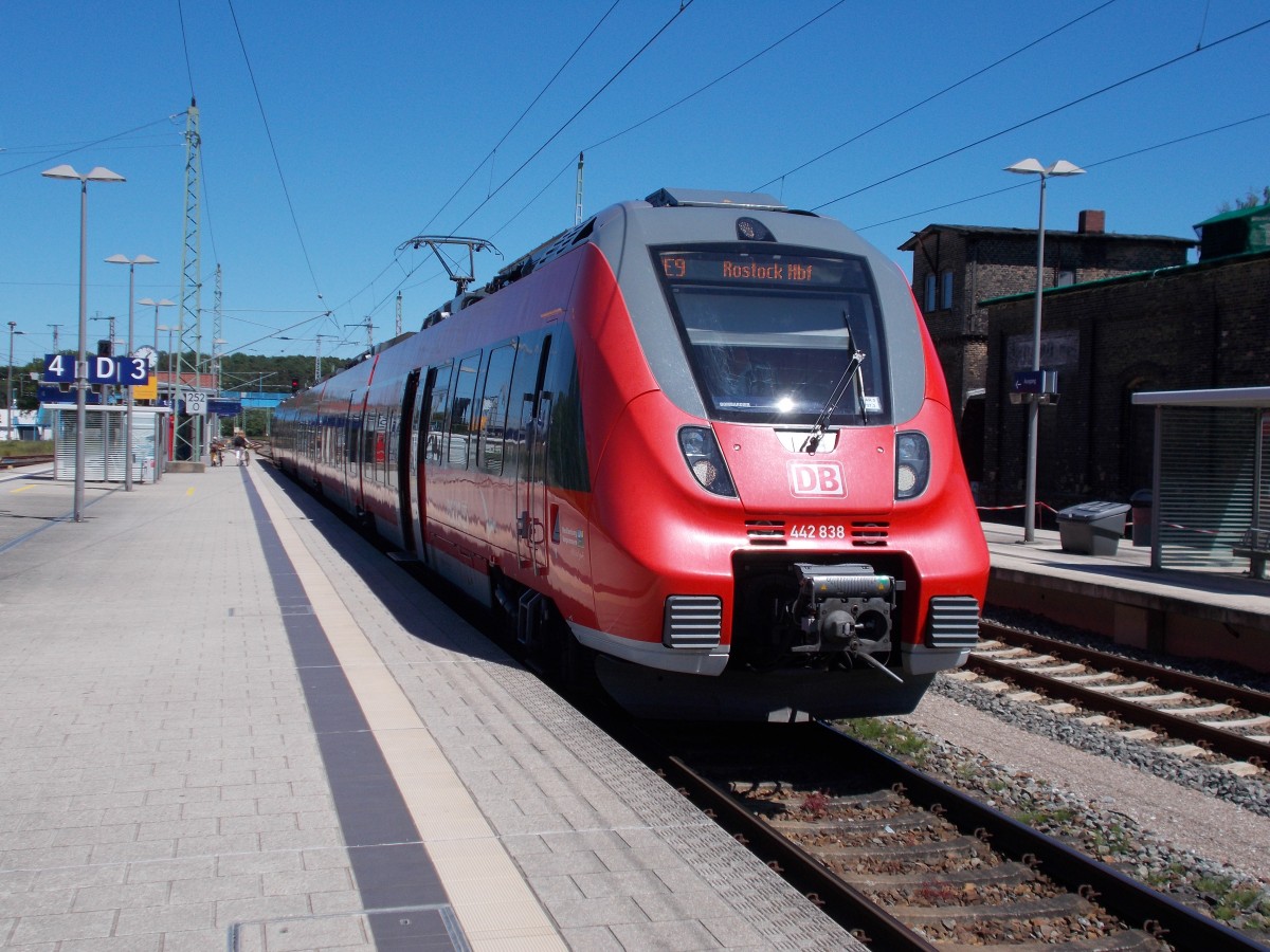 Am 14.Juni 2014 hielt der Rostocker Talent2 442 838,als RE 13010 Sassnitz-Rostock,in Bergen/Rügen.