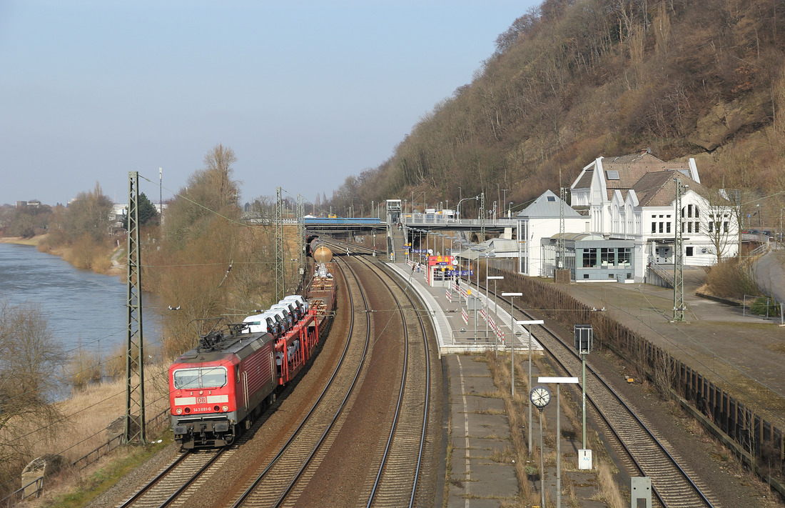 Am 15. März 2017 konnte ich 143 891 mit einem Güterzug in Porta Westfalica dokumentieren.