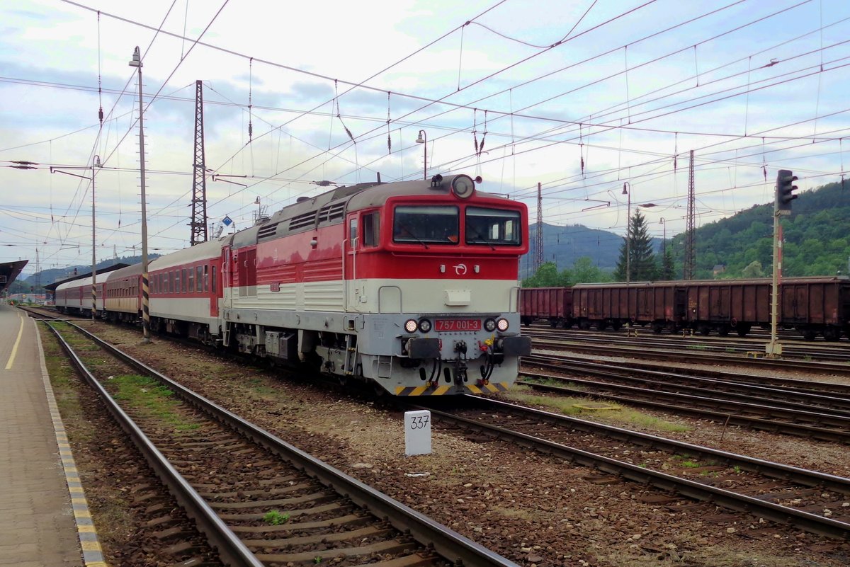 Am 15 Mai 2018 verlässt 757 001 Zilina.