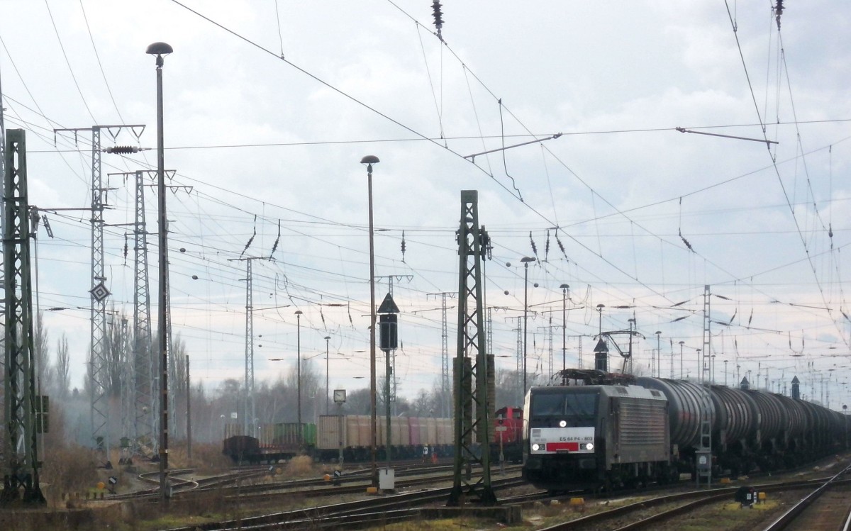 Am 15.02.2014 kam 189 803 mit einem Kesselzug aus Richtung Wittenberge nach Stendal und fuhr weiter Richtung Magdeburg.