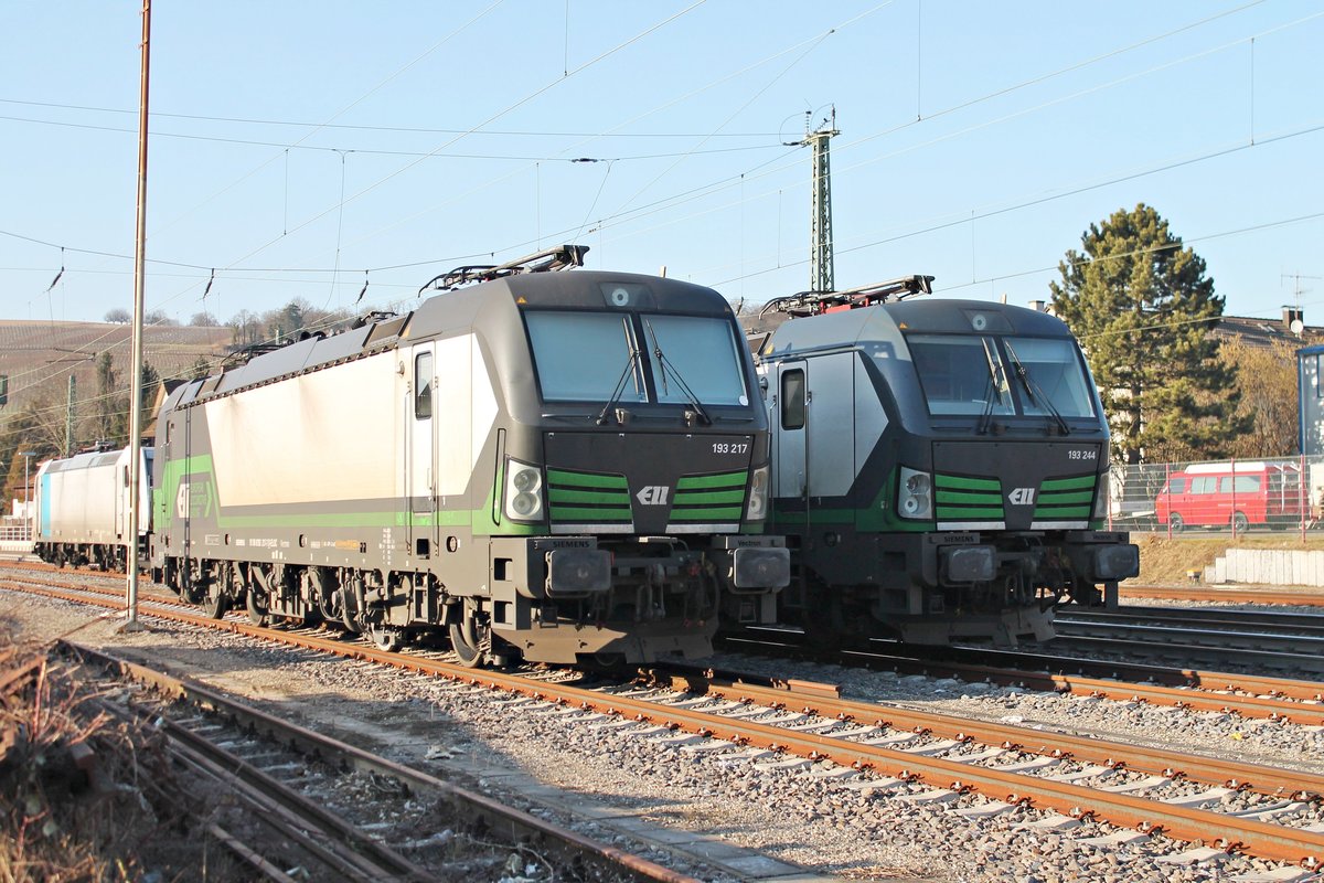 Am 15.02.2017 stand ELL/ecco Rail 193 217 zusammen mit ELL/ecco Rail 193 244 und weiteren Loks abgestellt im Bahnhofsbereich von Efringen-Kirchen und wartete dort auf ihre nächsten Einsätzen.