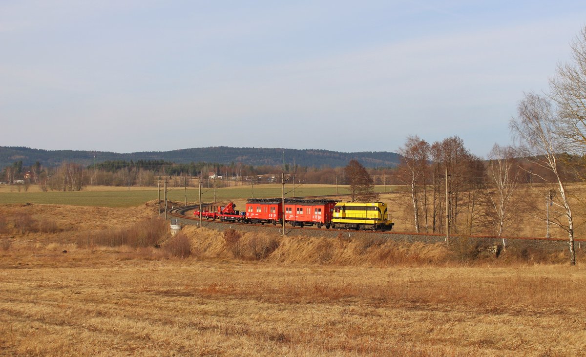 Am 15.03.17 waren die Bauarbeiten zwischen Vojtanov und Bad Brambach beendet. 720 567-7 fuhr
mit dem Bauzug direkt von Vojtanov nach Tršnice. Hier der Zug am 15.03.17 in Vojtanov.
